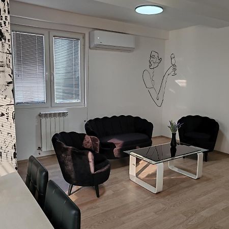 Central Modern Flat M&M Apartments Szkopje Kültér fotó