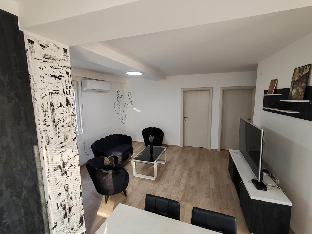 Central Modern Flat M&M Apartments Szkopje Kültér fotó