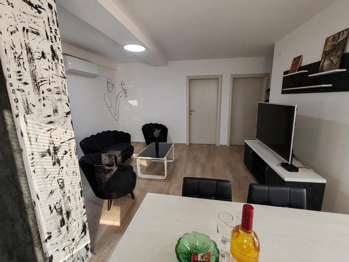 Central Modern Flat M&M Apartments Szkopje Kültér fotó